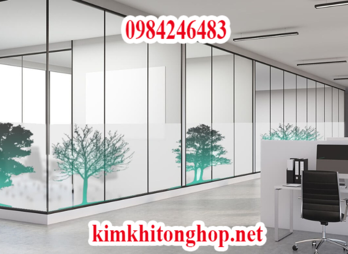 sử dụng gạt decal dán kính